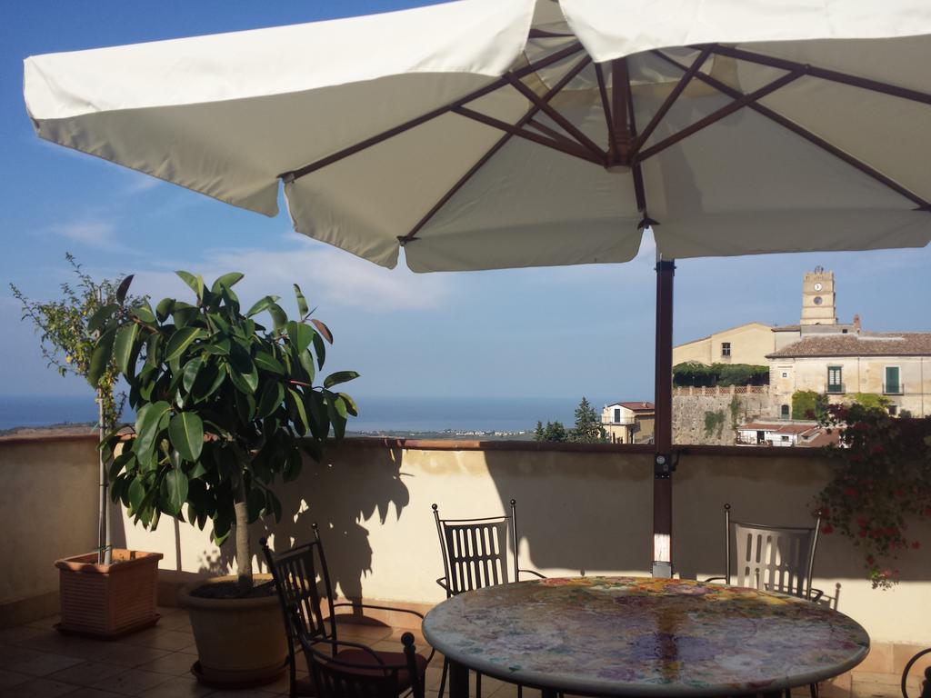 Palazzo Madeo - Residenza D'Epoca Bed & Breakfast Crosia Екстериор снимка