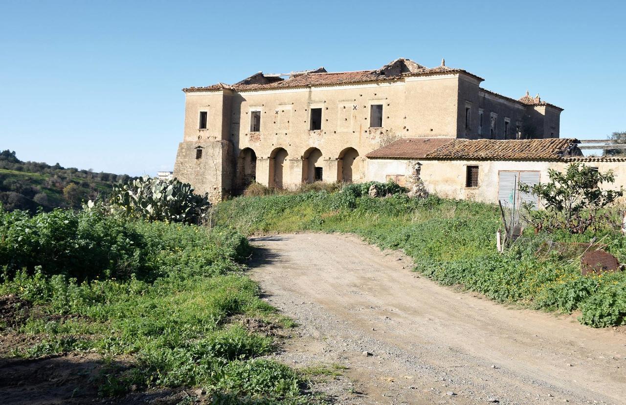 Palazzo Madeo - Residenza D'Epoca Bed & Breakfast Crosia Екстериор снимка